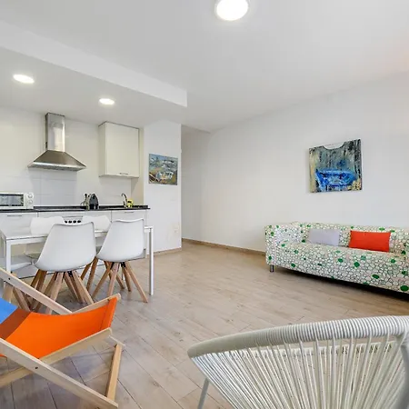 Hauzify I Diana Apartment